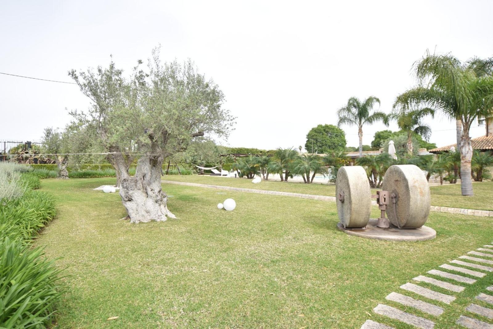Mythos Holidays & Events Syracuse Luaran gambar