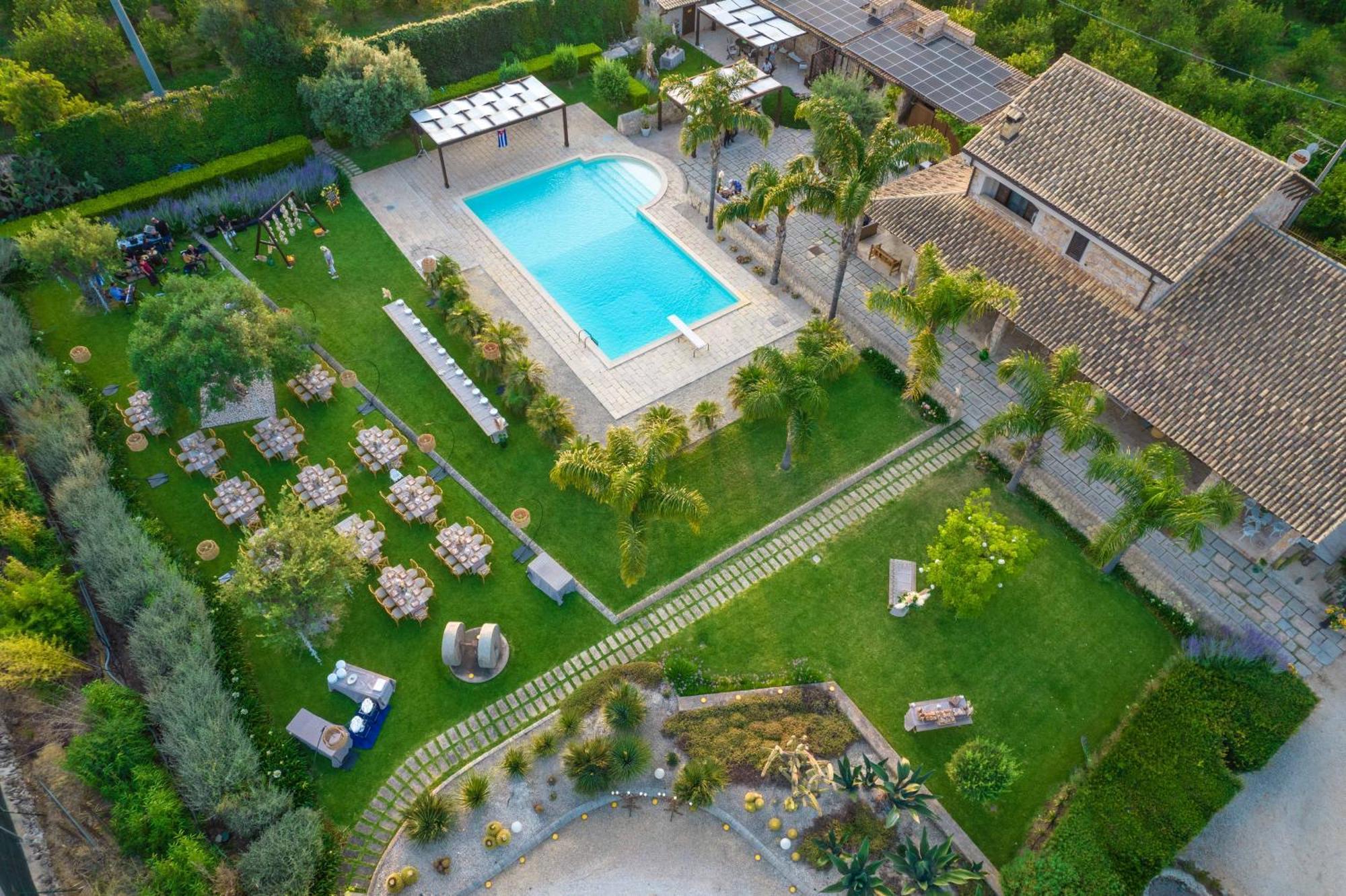 Mythos Holidays & Events Syracuse Luaran gambar